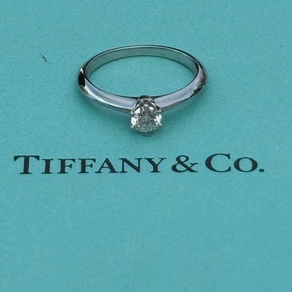 Tiffany & Co. Platinum 0.25 carat Diamond "The Tiffany" Engagement Ring Size 4 - Picture 1 of 10
